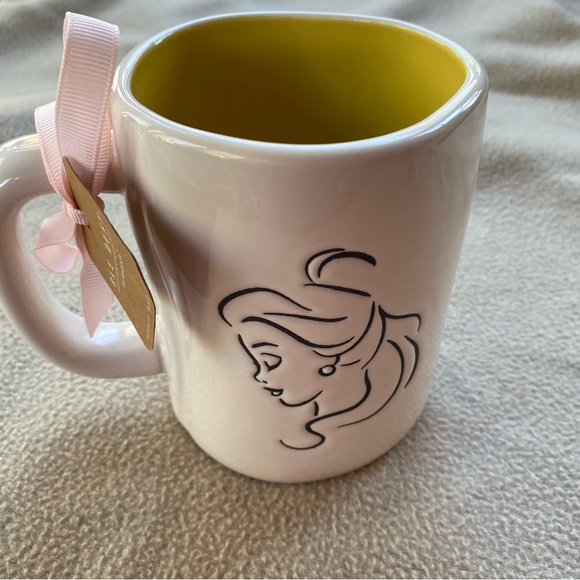 **SOLD***🚨Rae Dunn ❄️👸🏻”Beauty”Disney Mug, Double Sided Elsa,❄️👸🏻 - Picture 2 of 10